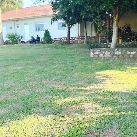 Airport Shoebill Hotel Entebbe Exteriör bild