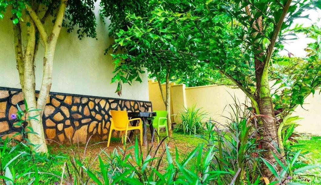 Airport Shoebill Hotel Entebbe Exteriör bild